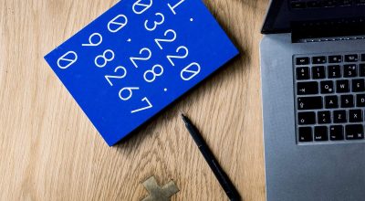 Finanças Computador e cálculos para gestão